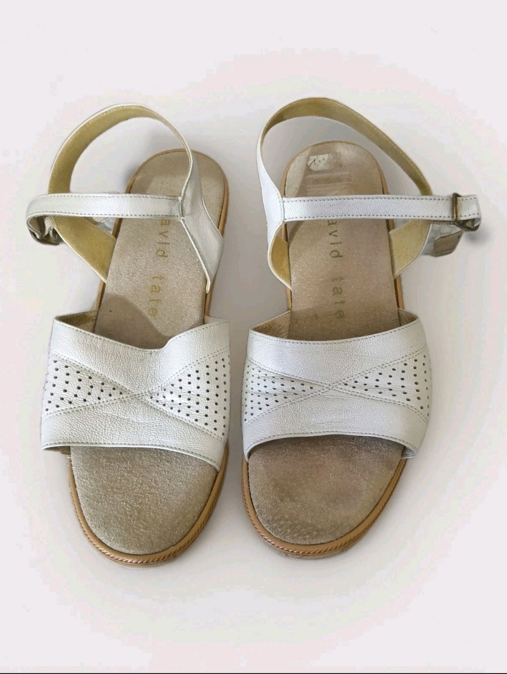 David  Tate. Comfortable Women's White Leather Ankle-Strap Sandals Size 4 M